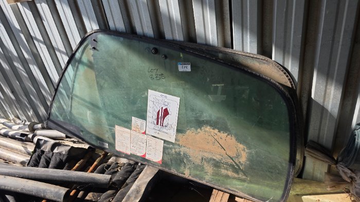 MANITOU WINDOWS INSIDE STEEL SHELTER