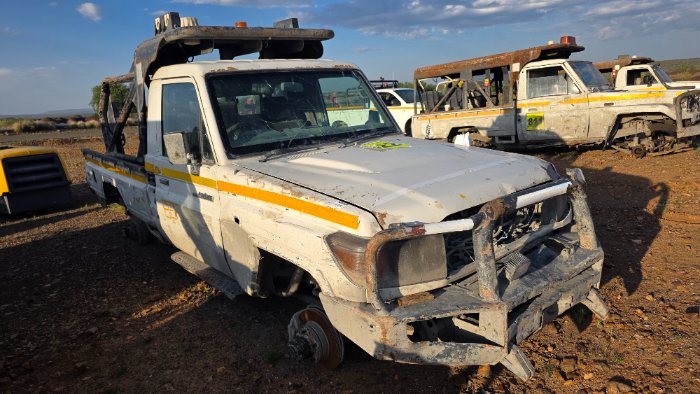 TOYOTA LAND CRUISER 79 CHASSIS, CAB AND BIN - SCRAP