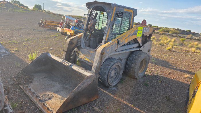 GEHL V330V SKID STEER - NON RUNNER - ELECTRONICS STRIPPED