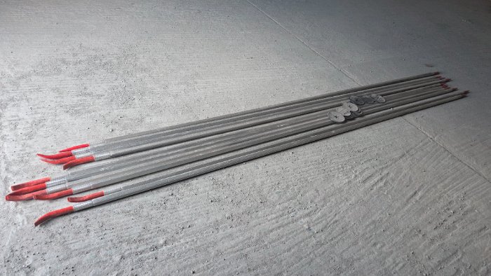 LOT ALUMINIUM PINCH BAR - EXCLUDING SHELVING