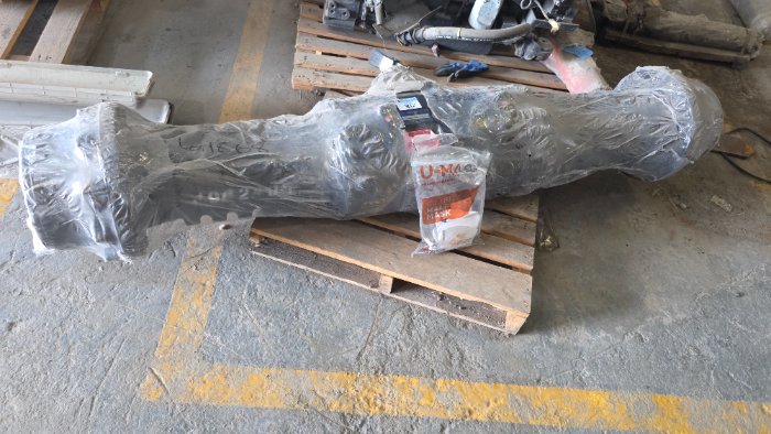 1 X SPICER AXLE