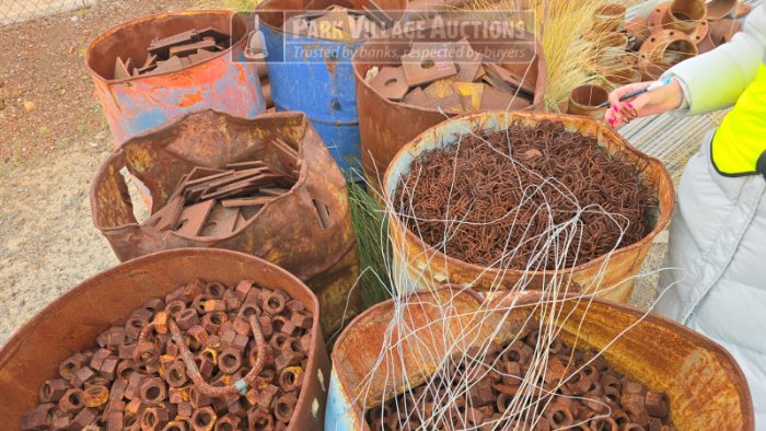LOT NUTS, FLAT PLATES, 6 DRUMS - SCRAP METAL