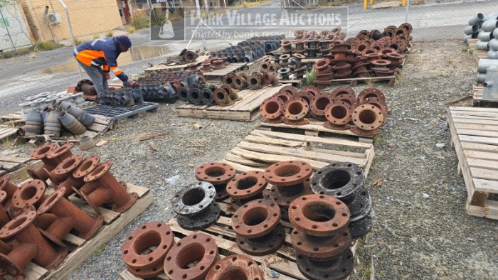 LOT MIXED SIZES OF PIPE FITTINGS BENTS