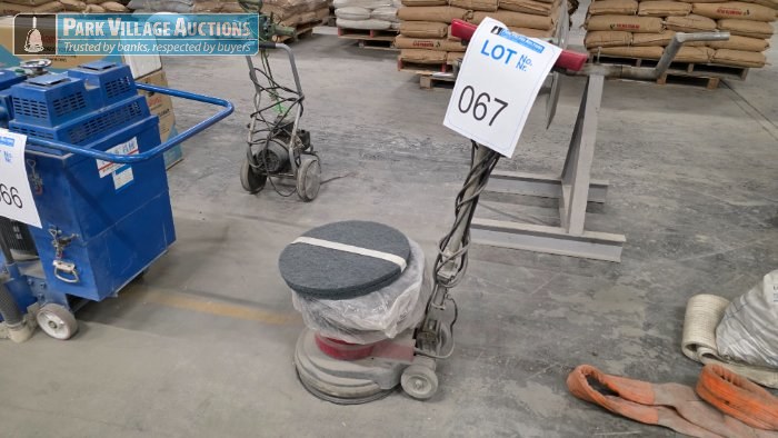 FLOOR SCRUBBER