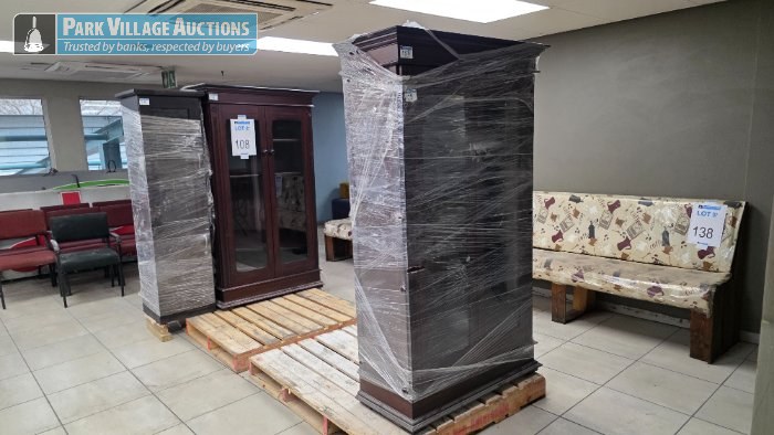 2 X WOODENGLASS 2 DOOR CABINETS AND SINGLE DOOR CABINET