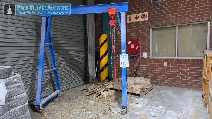 STEEL GANTRY AND 2 TON CHAIN BLOCK