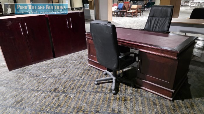 EXECUTIVE WOODEN DESK WITH LEATHER INLAY, OFFICE CHAIR AND 2 X WOODEN CABINETS