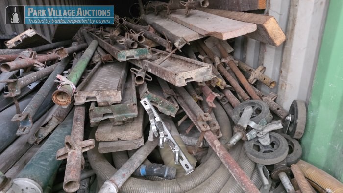 CONTENTS OF CONTAINER - LOT ASSORTED STEEL SCAFFOLDING