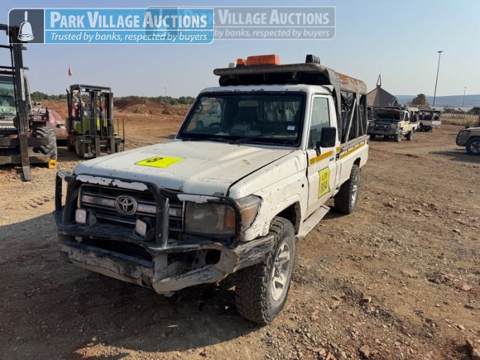 2016 TOYOTA LAND CRUISER 79, 4.2TD, SINGLE CAB LDV STRIPPEDACCIDENT DAMAGED, DEREGISTERED