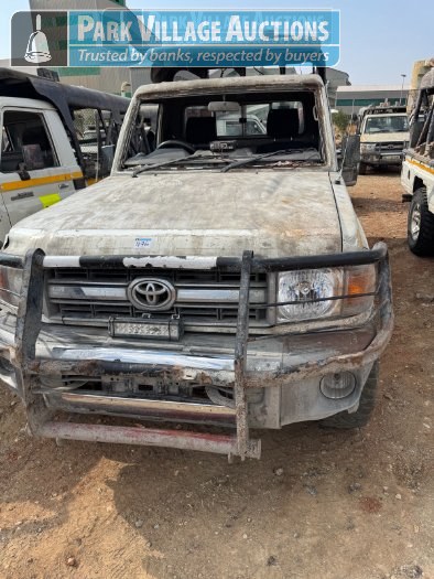 2015 TOYOTA LAND CRUISER 79, 4.2TD, SINGLE CAB LDV NO WINDSCREEN, ACCIDENT DAMAGED, DEREGISTERED
