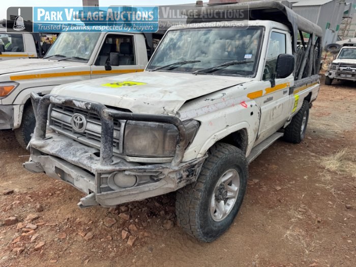 2014 TOYOTA LAND CRUISER 79,4.2TD, SINGLE CAB LDV ACCIDENT DAMAGED, DEREGISTERED