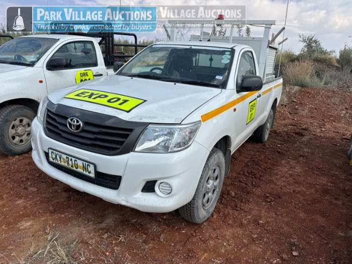 2014 TOYOTA HILUX 2.5 D-4D SINGLE CAB LDV, MANUAL WITH EXPLOSIVE SERVICE UNIT.