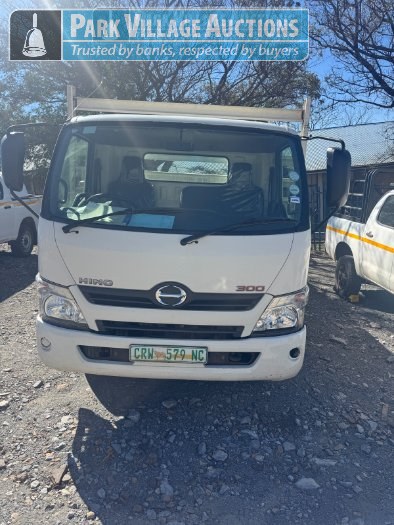 2017 HINO 300 814 DROP SIDE TRUCK.