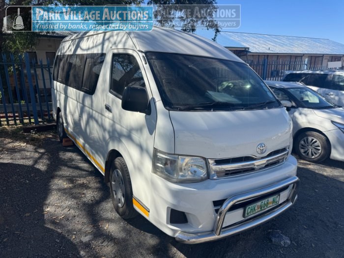 2013 TOYOTA QUANTUM 2.5 D-4D GL. 13 SEATER,