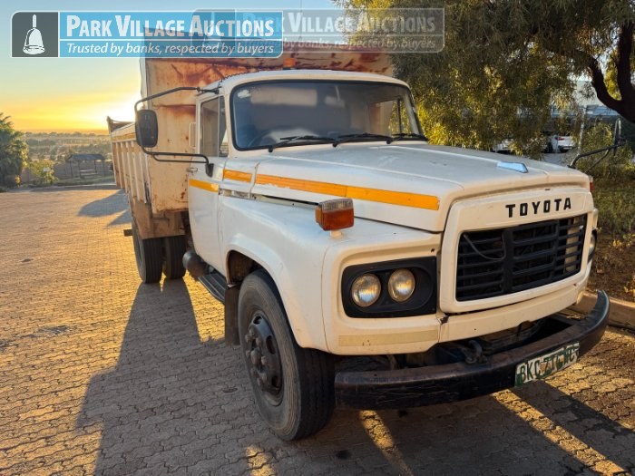 2012 TOYOTA DA SERIES, TIPPER TRUCK,