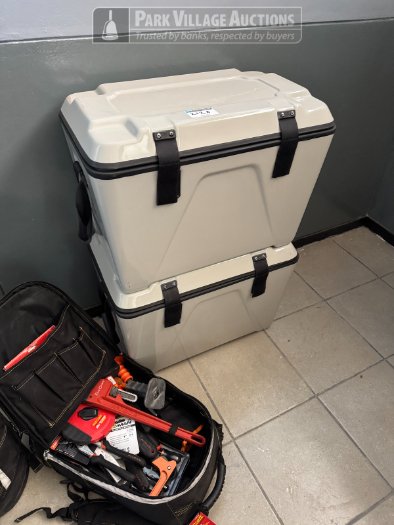 2 X  COOLER BOXES AND 2 X TOOL BAGS CONTAINING TOOLS - BOB JANNIS SPANNER, SCREWDRIVERS, HAMMER, CHISEL, ETC.