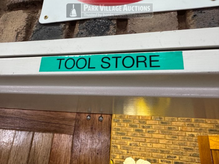 REMAINING CONTENTS OF TOOL STORE KENNEDY SOCKET SET, LAMPS, NOZZLES, TOOLS, ROPE GLOVES