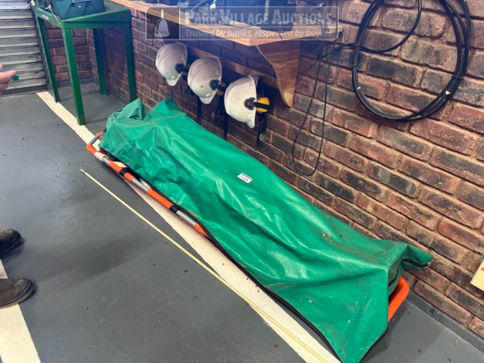 LOT STRETCHER AND BOARDS