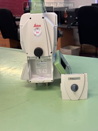 1 X 2022 LEICA GEOSYSTEMS AG PINPOINT R1000 TM60-I 0.5  MULTI STATION, 12-18V 40W MAX IN A CASE