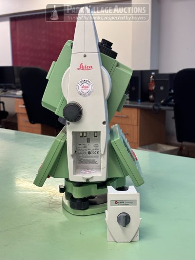 1 X 2012 LEICA GEOSYSTEMS AG PINPOINT R1000 TS15 I 1 MULTI STATION 12V7.5V, IN A CASE
