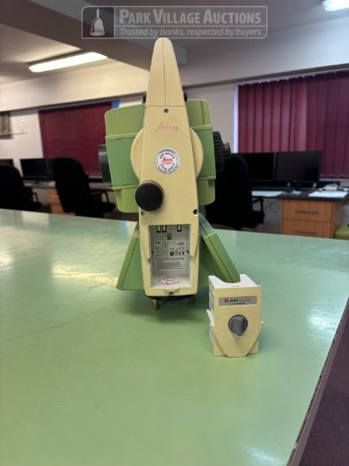1 X 2013 LEICA GEOSYSTEMS AG PINPOINT R1000 TS15 I 1  MULTI STATION 12V7.5V, IN A CASE