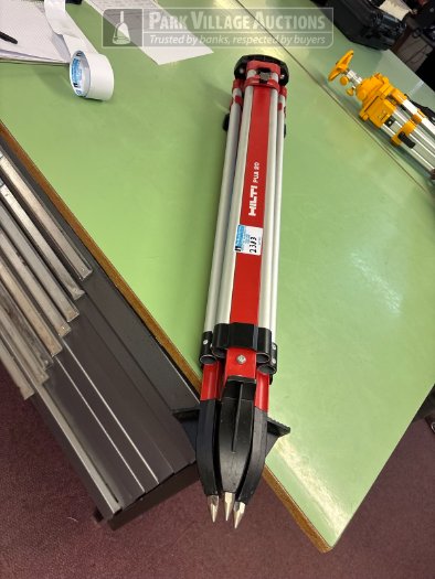 1 X HILTI PAU 20 TRIPOD STAND