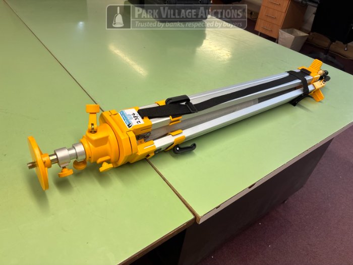 1 X YELLOW TRIPOD STAND