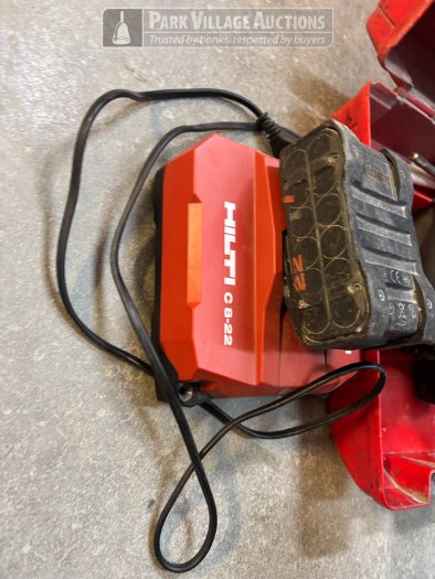1 X HILTI TE6A36 HAND DRILL WITH HILTI C8-22 CHARGER, DRILL BITS IN CASE