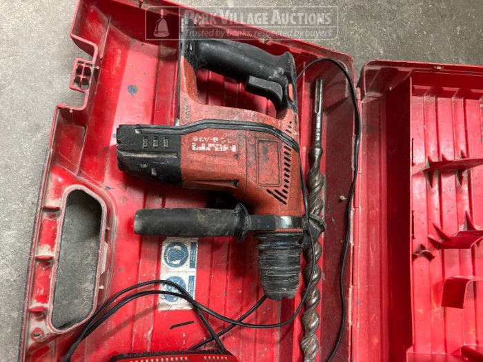 1 X HILTI TE6A36 HAND DRILL WITH CHARGER AND DRILL BIT IN CASE