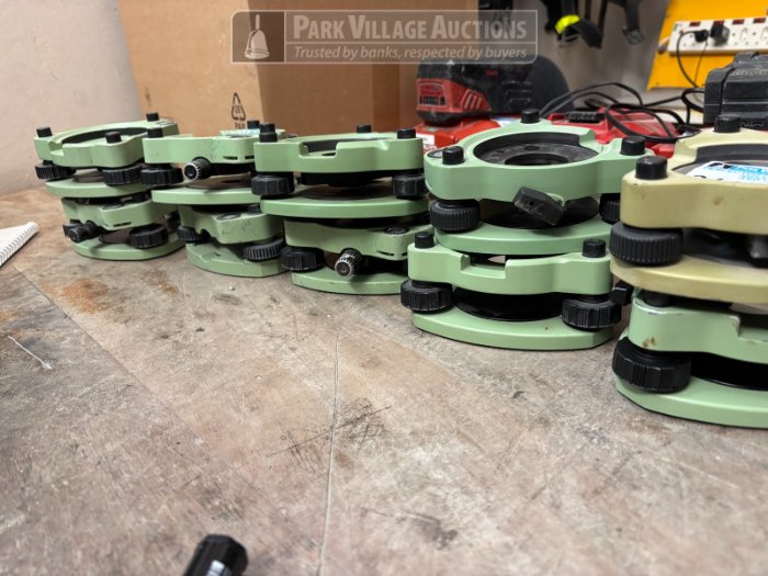 10 X LEICA GEOSYSTEMS AG TRIBACH BASE PLATES