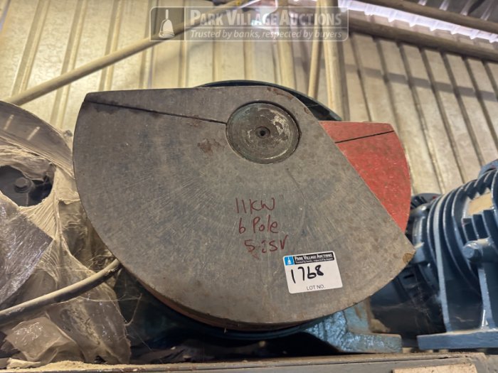 1 X URAS 11KW 6-POLE 525V VIBRATOR MOTOR
