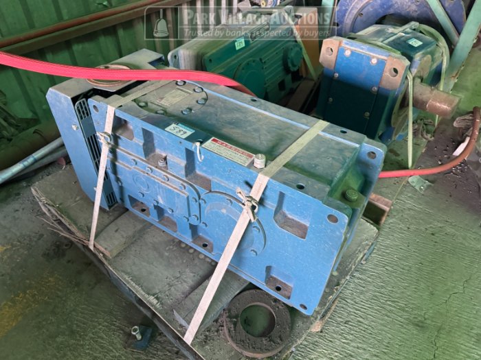 4 X GEARBOXES, SANTASALO 251 RATIO, DAVID BROWN AND UNKNOWN AND MOTORS AND GEARBOX ASSEMBLY