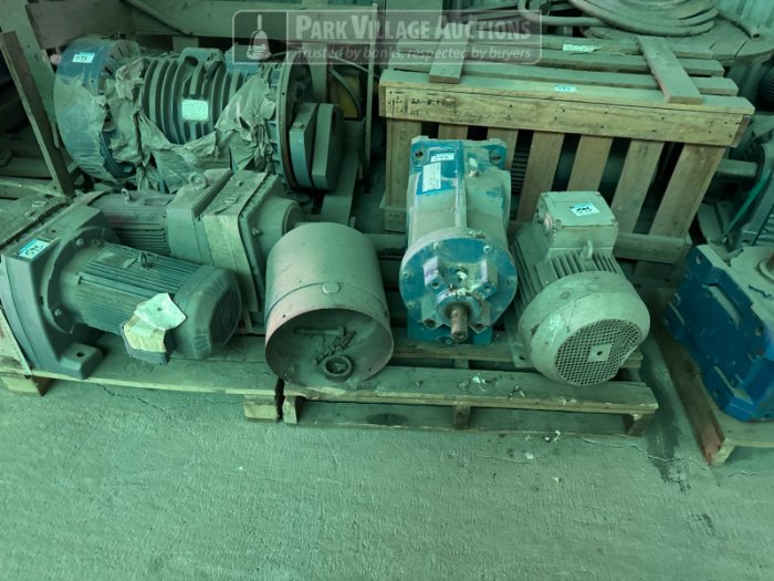 LOT GEARBOXES, MOTORS, URAS VIBRATOR MOTOR 55KW, MOTOR IN CRATE, HOPPER