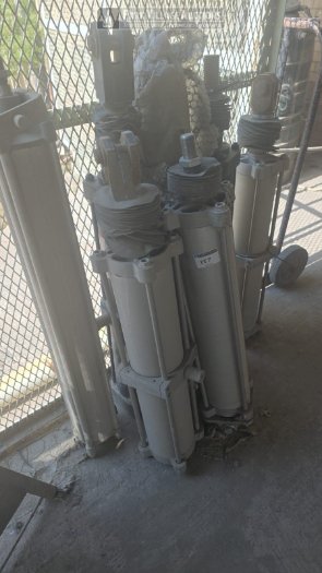 LOT ASSORTED PNEUMATIC CYLINDERS