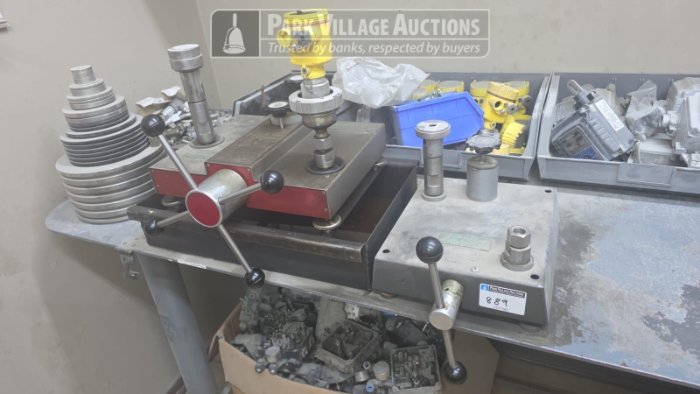 1 X DEADWEIGHT TESTER WITH WEIGHTS CALIBRATION