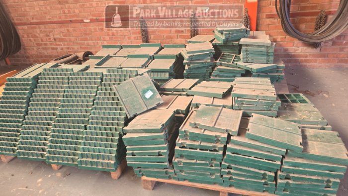 LOT ASSORTED SCREEN PANELS VARIOUS SIZES