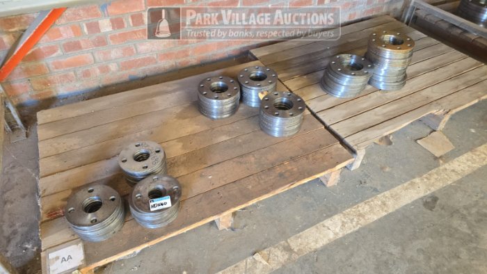 LOT 28 X 50MM FLANGES, 31 X 80MM FLANGES, 32 X 100MM FLANGES