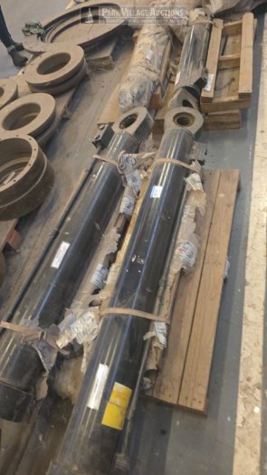 4 X ROCKBREAKER RB700 HYDRAULIC CYLINDERS