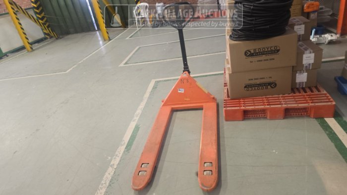 1 X PALLET JACK