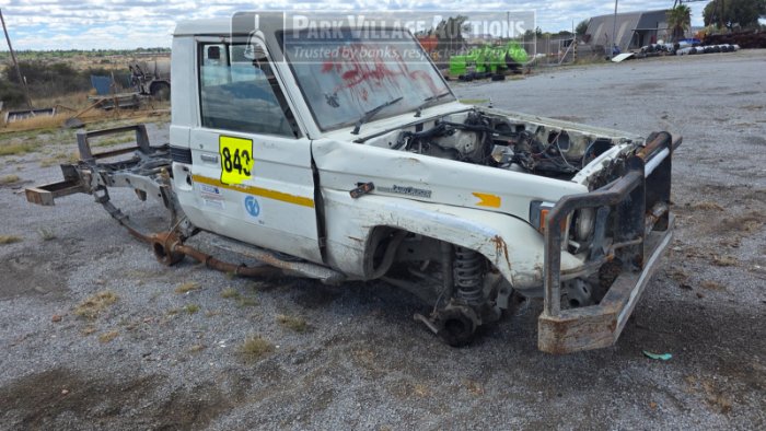 1 X LAND CRUISER 79 CHASSIS CAB WITH GEARBOX