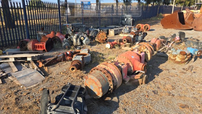 LOT AXLES, DIFFS, ENGINES, CYLINDERS - SCRAP