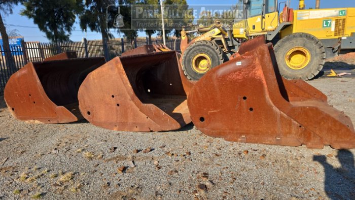 3 X LHD BUCKETS