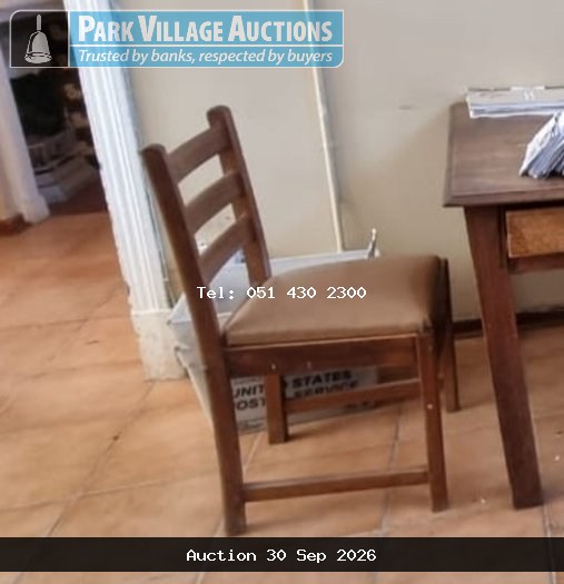 WOODEN CHAIR