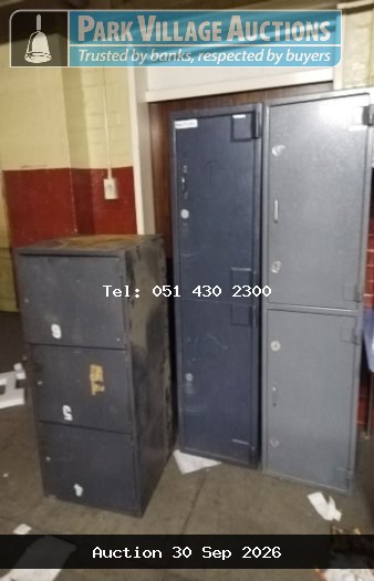 1 X FULL SIZE 1 X HALF SIZE LOCKER SAFES