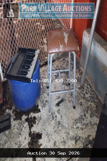 BAR STOOL - BROKEN