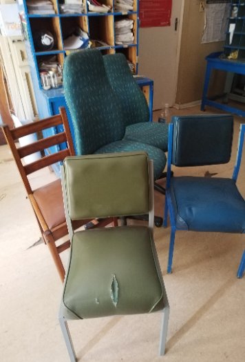 5 X OFFICE CHAIRS