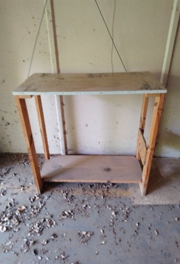 HALF SIZE WOODEN SHELVE