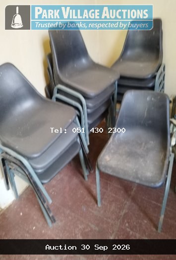 15 X PLASTIC CHAIRS