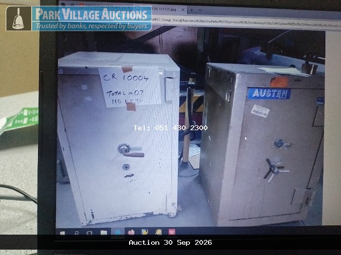 BIG SAFES X 7 - NO KEYS