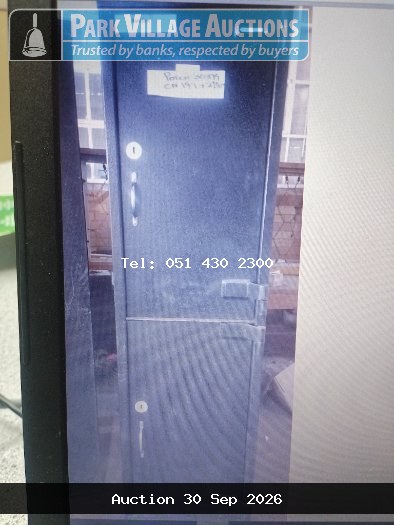 LOCKER - NO KEYS